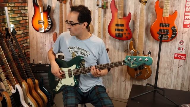Squier Paranormal Rascal Bass - Ridiculous Retro Vintage Tone Machine! - LowEndLobster Review смотреть онлайн