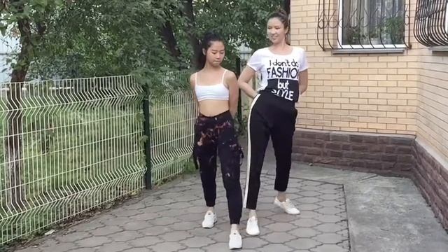 Майя и Ума дарят позитивный танец смотреть онлайн