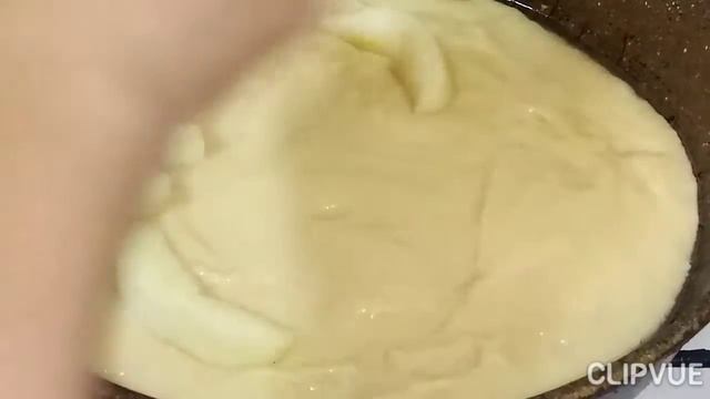 Пирог с яблоками на сковороде! Экономный рецепт выпечки! Пирог на скорую руку без духовки! смотреть онлайн