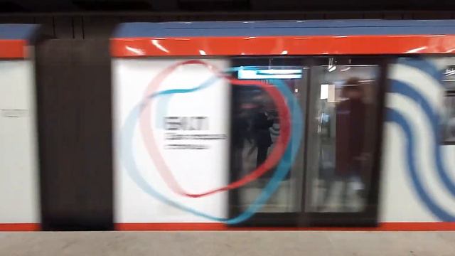 81-775 в окрасе "БКЛ два сердца столицы" отправляется со станции "Мичуринский Проспект" БКЛ смотреть онлайн