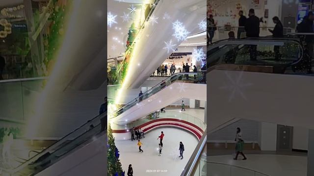 Новогодний ОZ Молл в Краснодаре