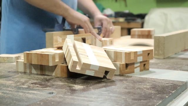 Best DIY christmas gift (wooden cellphone holder) смотреть онлайн