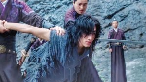 Бог войны ВОСКРЕС спустя 10 000 лет и притворяется СЛАБАКОМ в мире людей