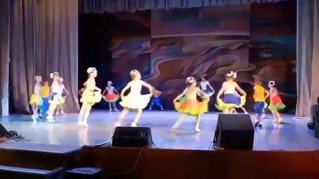 Танец Маленькие звездочки смотреть онлайн