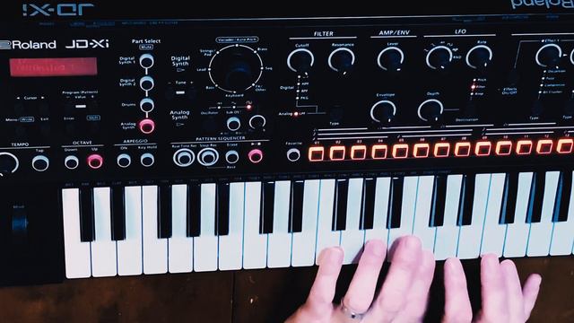 Solarium | One synth, one song: Roland JD-Xi смотреть онлайн