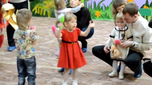 Милана на утреннике в детском саду)))) смотреть онлайн