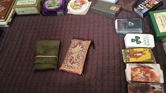 Flip through of Shamanic Healing Oracle and a look at two DotB decks смотреть онлайн