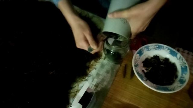 Натуральная зубная паста на древесном угле.