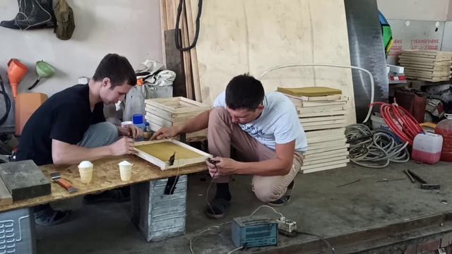 Пчеловод без опыта!!! Хочу снатуральный мед!!!Элктро-Наващиваю рамки !!! Дадан 300 мм смотреть онлайн