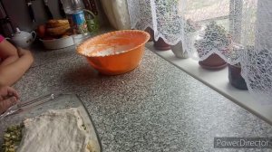 Заливной дрожжевой пирог с луком и яйцом.Чесночные стрелки.