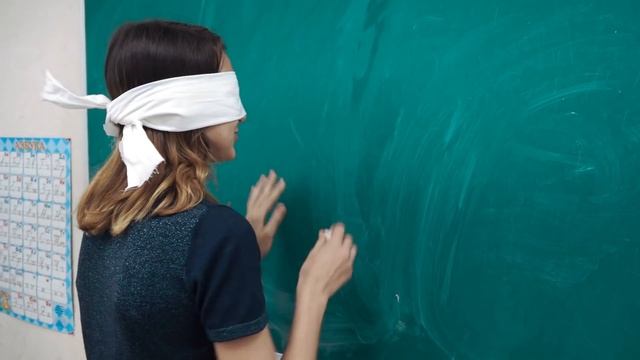 Угадай КТО?! РИСУЕМ с ЗАКРЫТЫМИ ГЛАЗАМИ смотреть онлайн