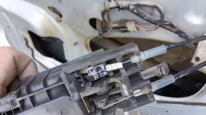 GEELY MK Ремонт тросика открытия двери.