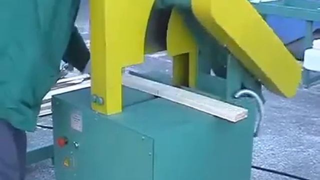 Торцовочный станок ТК18М. Демонстрация торцовки заготовок в размер на торцовочном станке ТК18М смотреть онлайн