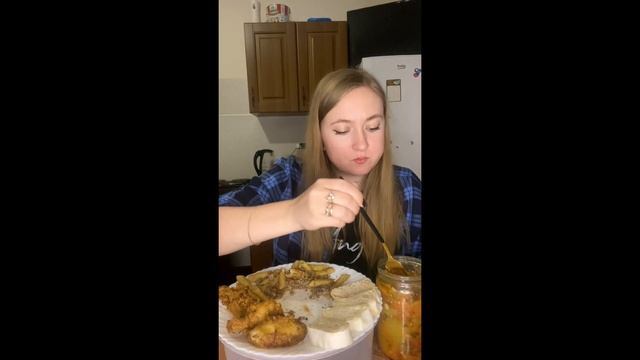 МУКБАНГ/МАКАРОНЫ С ПЕЧЕНКОЙ/ РУЛЕТ ИЗЛАВАША/КРЫЛЬЯ КФС/И Я С СОПЛЯМИ?НИЧЕГО НЕМНОГО ПОБЕШУ ХЕЙТЕРОВ