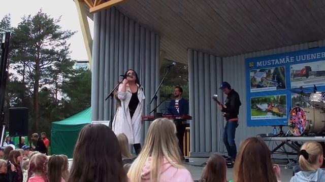 Elina Born смотреть онлайн