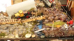 FMS 1:18 TOYOTA Land Cruiser 80 vs FMS 1:24 FCX24 Power Wagon!