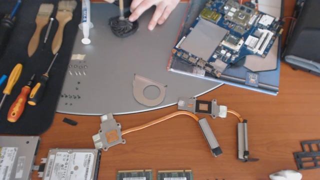 Disassembly Toshiba Satellite A350D 202 PSALME 00Y00SEN смотреть онлайн
