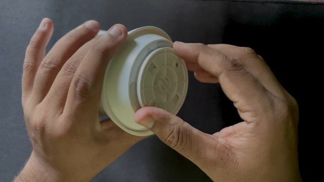 TP Link Tapo C210/C200 - Remove stuck base mount (No tools required) смотреть онлайн