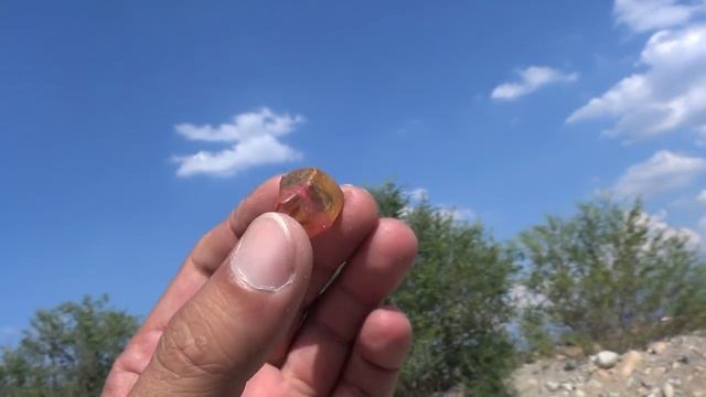 На Карьере можно найти красивые камушки смотреть онлайн