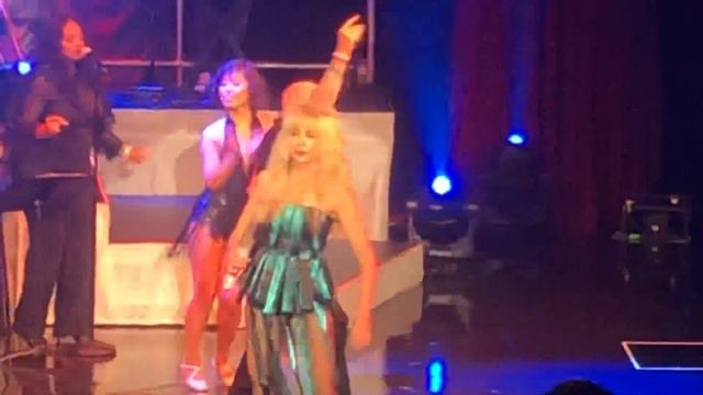 Debbie Gibson - “Electric Youth/Feel It Still” - Live at The Sands Showroom - The Venetian - 8/26/2 смотреть онлайн