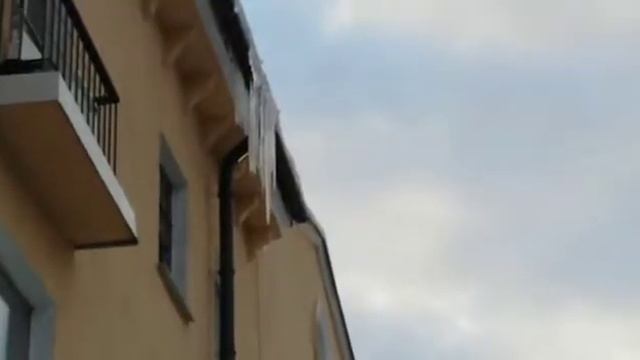 Нарушение техники безопасности при чистке снега в Смоленске смотреть онлайн