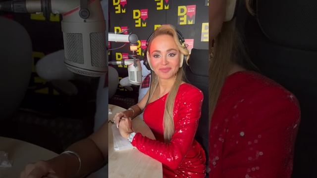 Анна Калашникова на DFM Блиц-опрос Юлия Паго смотреть онлайн