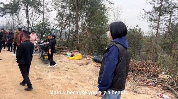 第一輛來越野的Tesla! 美女開Tesla model Y越野! 在不斷的鼓勵下挑戰成功!#tesla #modely #offroad