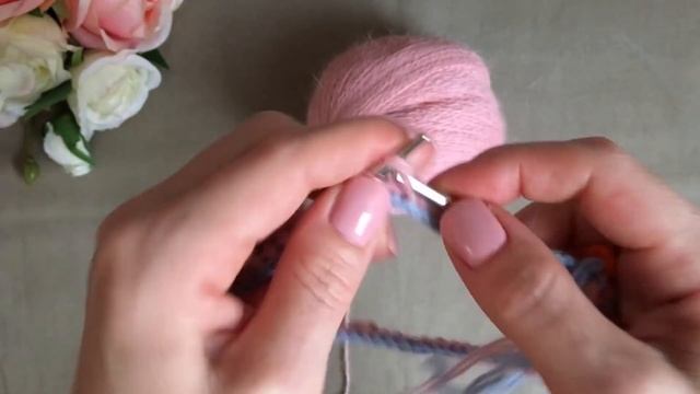 ВЯЖЕМ КОМПЛЕКТ ИЗ ПУХА НОРКИ. ЧАСТЬ 1 ДВОЙНАЯ ШАПКА БИНИ.KNITTED HAT смотреть онлайн