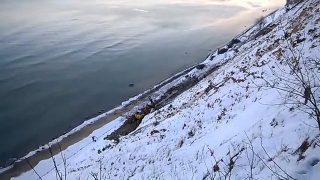 Зима, снег, укрепление берегов