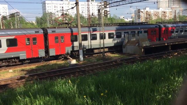 Электричка ЭД4М РЕКС уезжает со станции БИРЮЛЁВО ПАССАЖИРСКОЕ смотреть онлайн