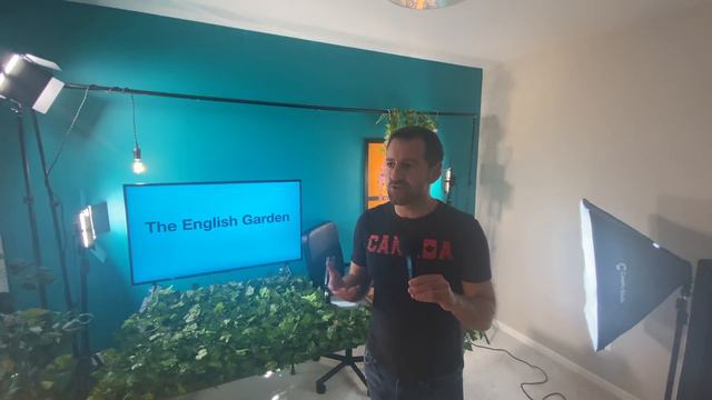 Mad English TV Studio Tour! смотреть онлайн