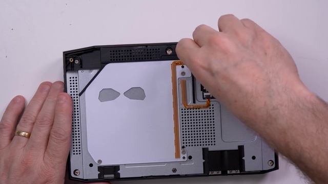 Intel NUC Hades Canyon : Un super mini PC de Gamer ! смотреть онлайн