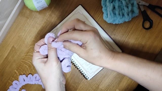 Повязка без спиц и крючка.                 Alize Puffy.#alizepuffy #повязка#вязание