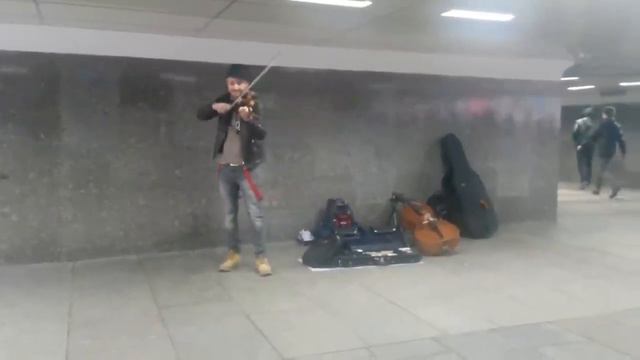 Music In Metro 15: The Violinist Plays The Song