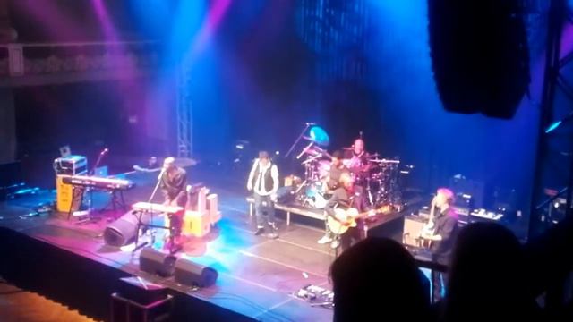Mike and The Mechanics - Over my Shoulder in Prague смотреть онлайн