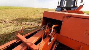 Прессовка люцерны сена пресс сипма 224 на МТЗ 920-80