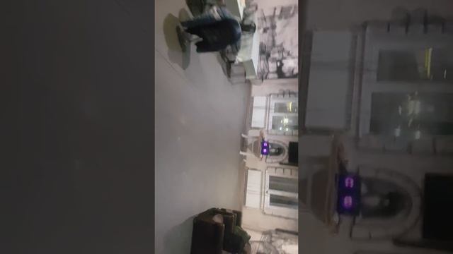 В кафе яркая вечерия с двумя Sven 650 смотреть онлайн