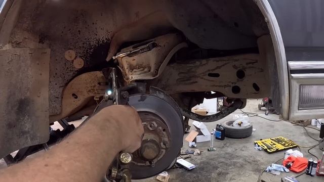 "Gramps" Goes FULL RACE CAR - Performance Land Yacht? 1989 Chevrolet Caprice смотреть онлайн
