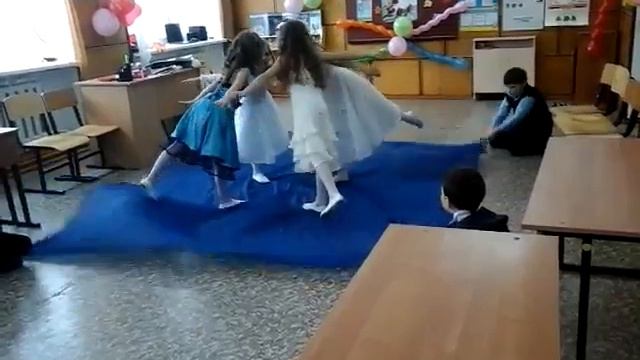 Танец чаяк на 8 марта (я в голубом платье в черный горошек) смотреть онлайн