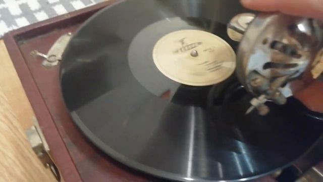 обзор моего патефона. прослушаем одну пластинку! смотреть онлайн