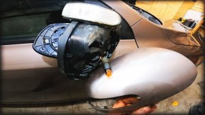 Как снять наружный пластик/заменить лампочку поворотника зеркала заднего вида KIA Ceed 2010-2012