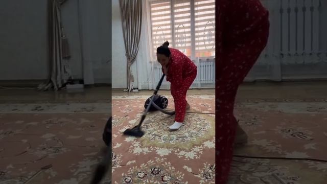 ЛУИЗА С ТЁТЕЙ ПРИГОТОВИЛА ПЛОВ?ЛУИЗА ТАНЦУЕТ СО СВОЕЙ ТЁТЕЙ?? смотреть онлайн