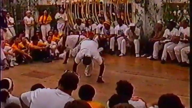 Mestre Sombra (Senzala de Santos) e Prof. Baiano смотреть онлайн