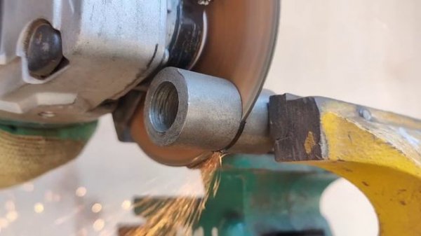 You only need one hinge to make a metal bending tool for water pipes