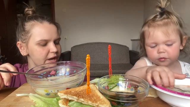 МУКБАНГ сандвичи с дочкой ?? СЫРНЫЙ суп ? ДОМАШНИЕ ЖИВОТНЫЕ / Mukbang не ASMR