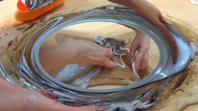 Почистить и пожарить каракатицу. Come Pulire le Seppie Fresche e Friggere | Морепродукты смотреть онлайн