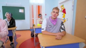 СТРАННЫЙ НОВЕНЬКИЙ СЛЕДИТ ЗА ВСЕМИ! АМИНА СКРЫВАЕТ СЕКРЕТЫ ОТ ЛП!!!