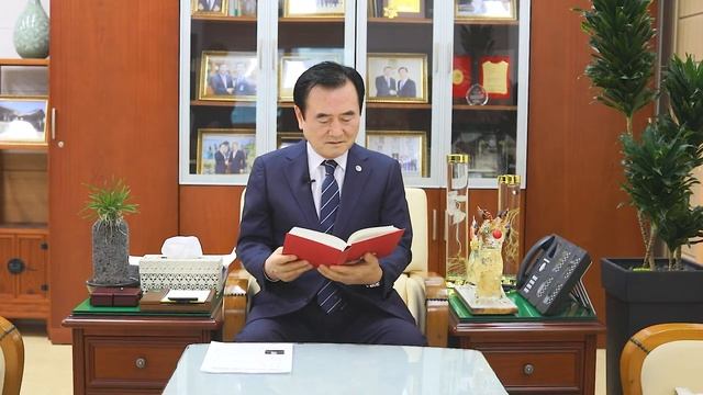 Поезія Шевченка корейською. Сео Чун Су - губернатор округу Гам’янг, голова ради округу Хоан Тей Джі