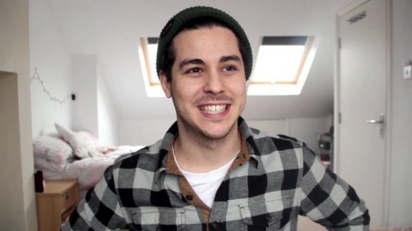 Travelling ALONE! | Solo Travel Tips for First Time Travellers