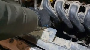 Как снять генератор Toyota Corolla. Без смотровой ямы или подъемника.